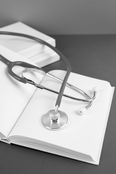 Profesional sanitario en consulta